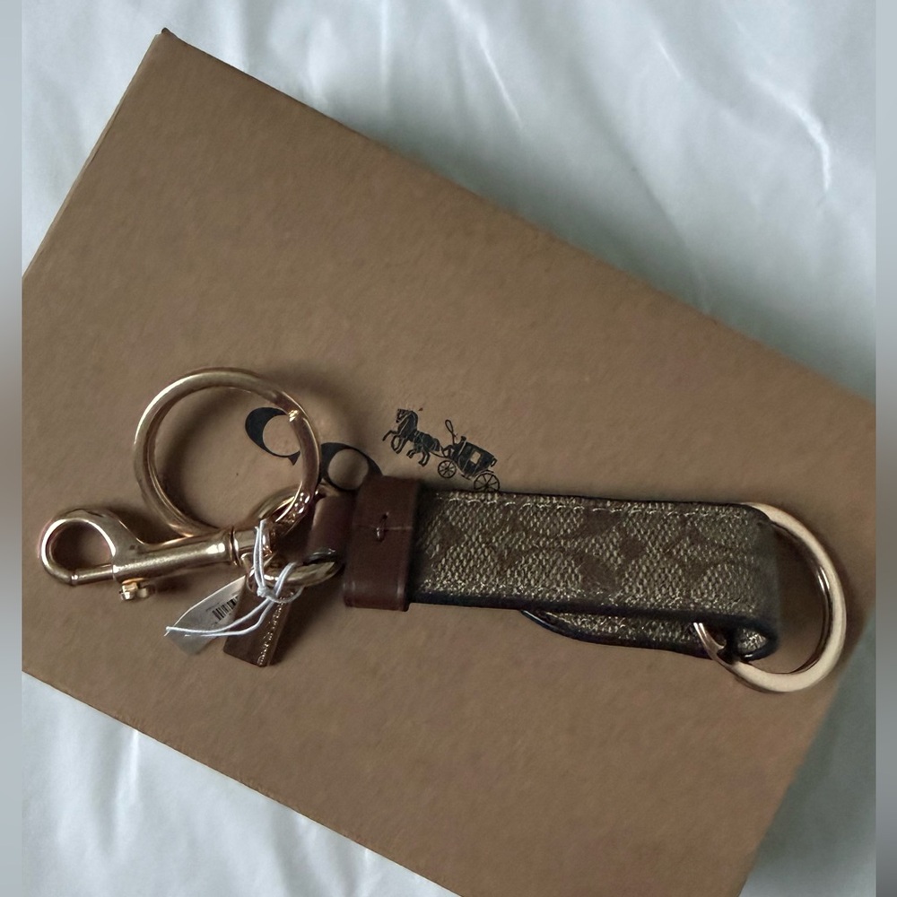 NWT COACH Signature Leather TurnLock Key Holder - Picture 6 of 6